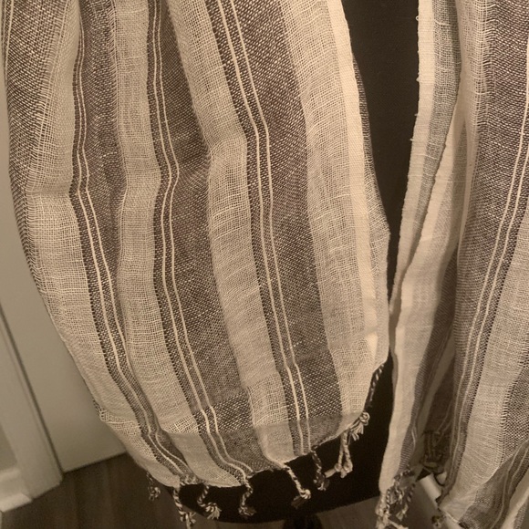 Striped scarf - Picture 2 of 3